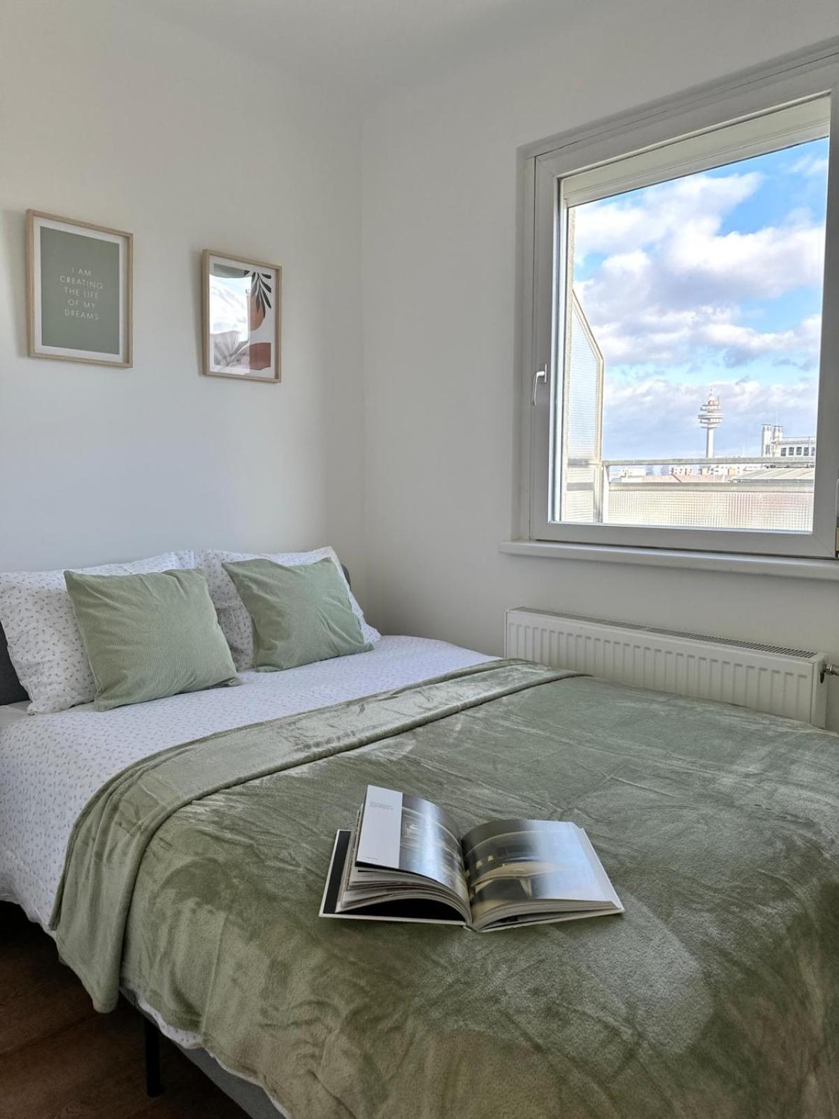 Rooftop Apartment, 10min To Center, Direct At Metro, Skyview Big Terrace! Apartment Wien