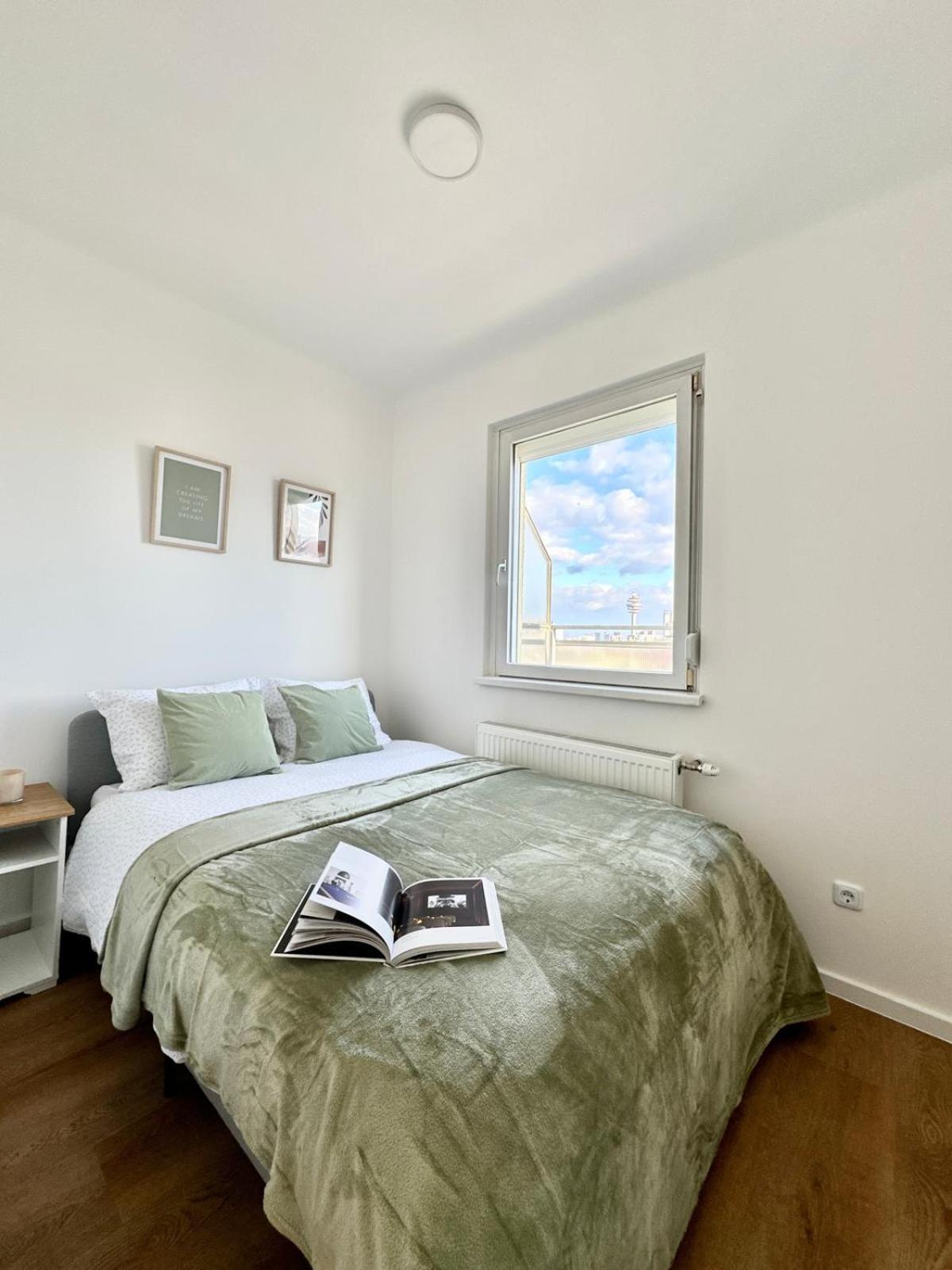 Rooftop Apartment, 10min To Center, Direct At Metro, Skyview Big Terrace! Apartment Wien
