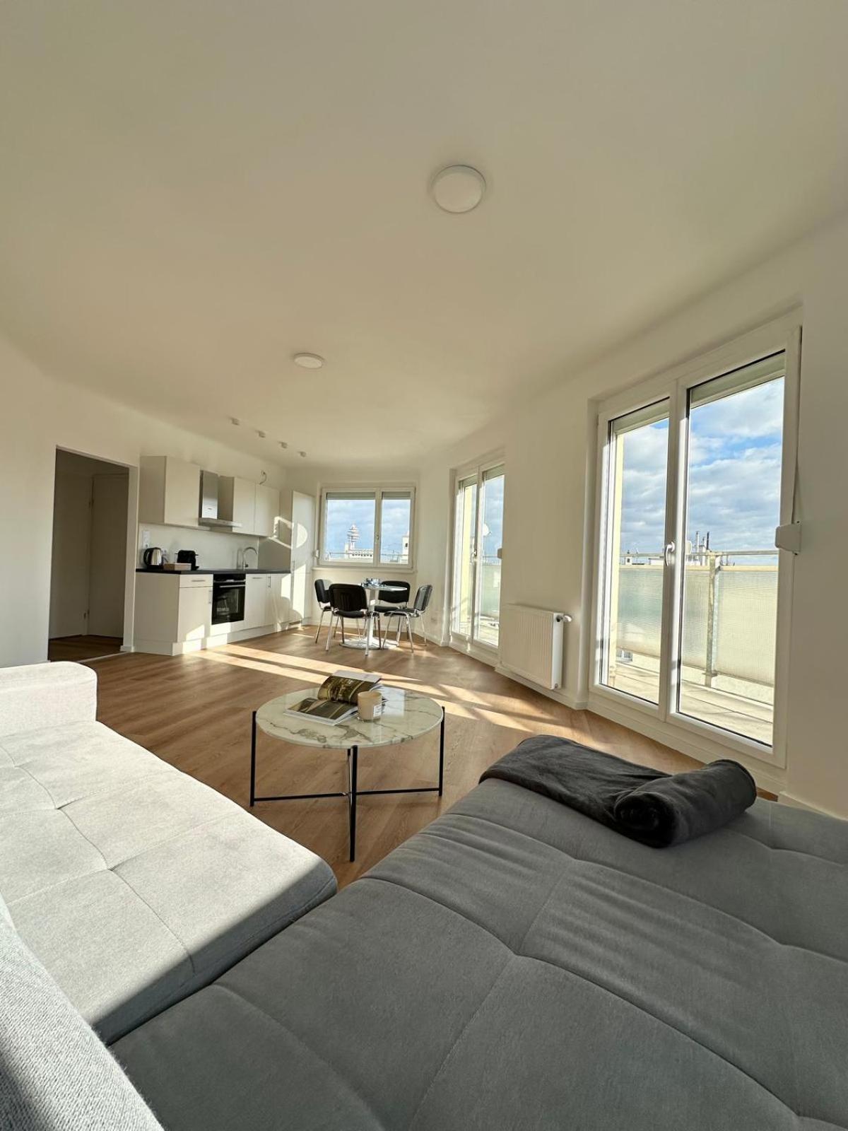 Rooftop Apartment, 10min To Center, Direct At Metro, Skyview Big Terrace! * Wien